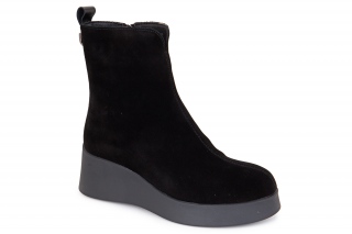 ML Naiste poolsaapad. 